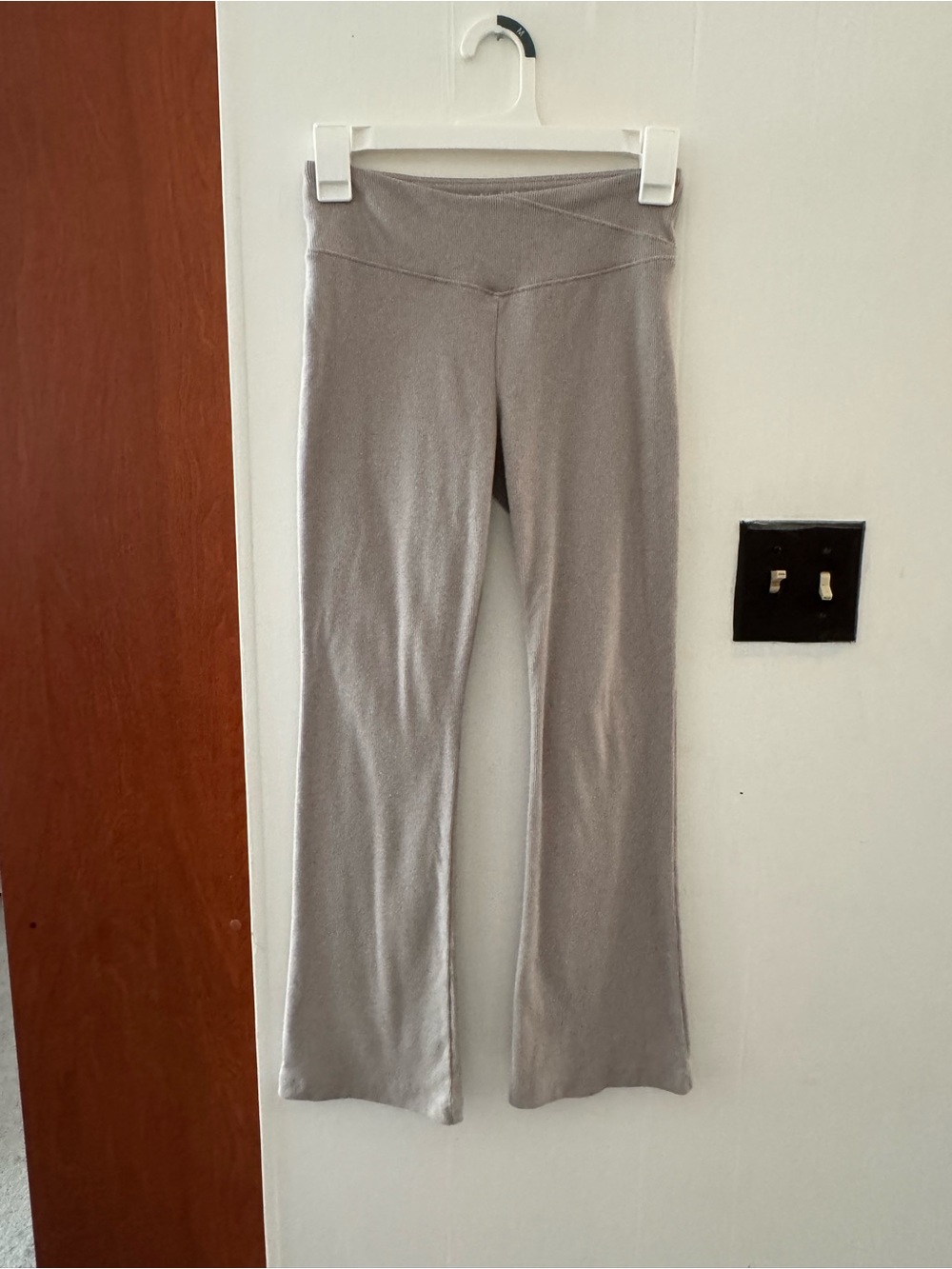 A&F KIDS | Ribbed High-Waist Flare Lounge Pants - Light Heathered Mink/Gray